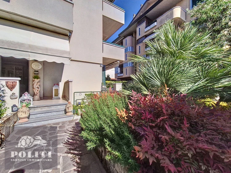 Ampio giardino privato Appartamento con Seminterrato abitabile a Empoli