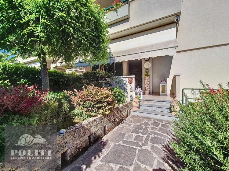 Ampio giardino privato Appartamento con Seminterrato abitabile a Empoli