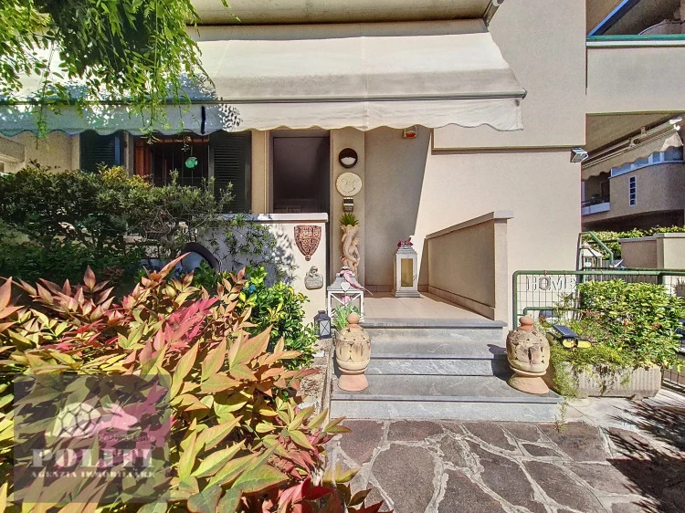 Ampio giardino privato Appartamento con Seminterrato abitabile a Empoli