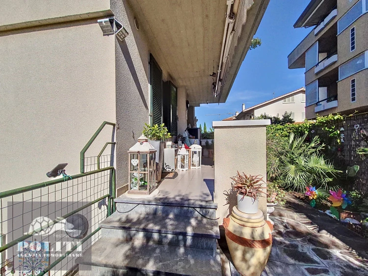 Terrazzo abitabile Appartamento con Seminterrato abitabile e Giardino Privato a Empoli