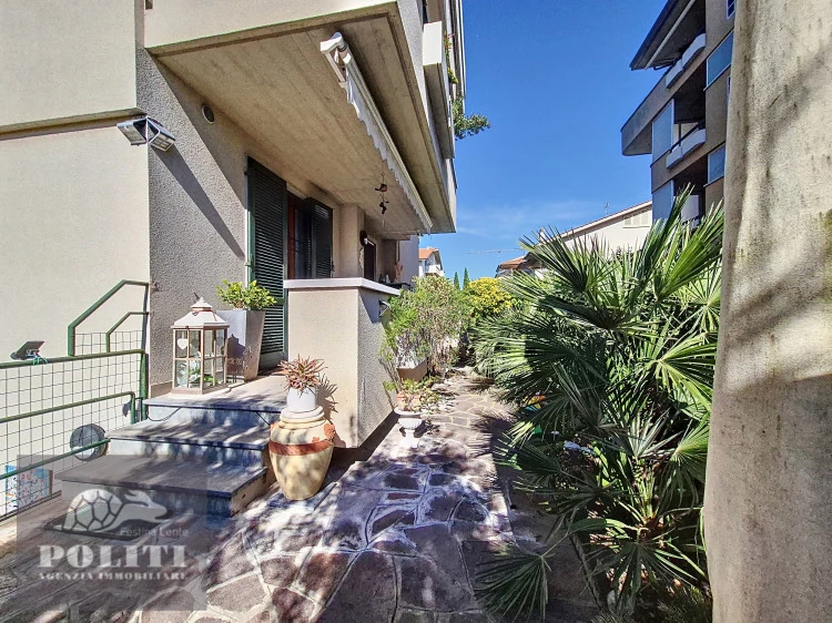 Terrazzo abitabile Appartamento con Seminterrato abitabile e Giardino Privato a Empoli