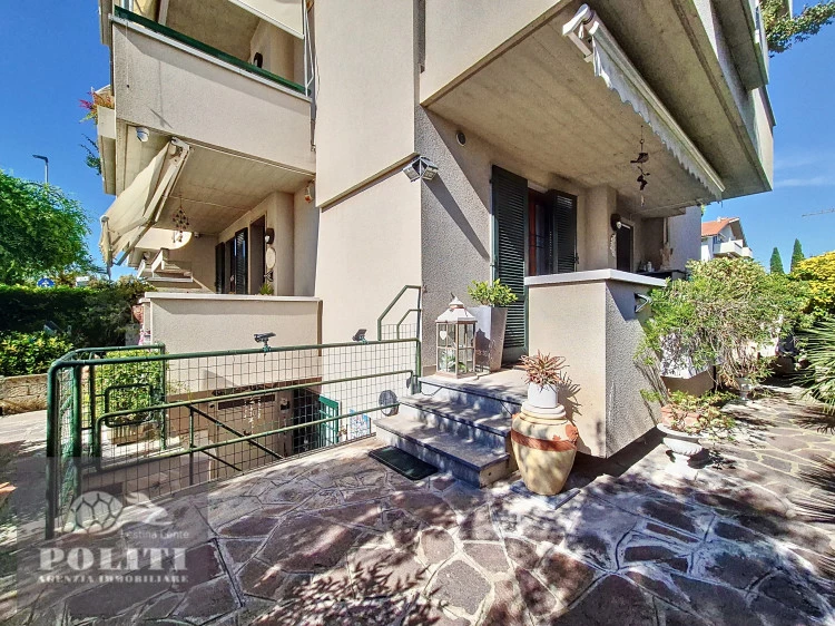 Terrazzo abitabile Appartamento con Seminterrato abitabile e Giardino Privato a Empoli