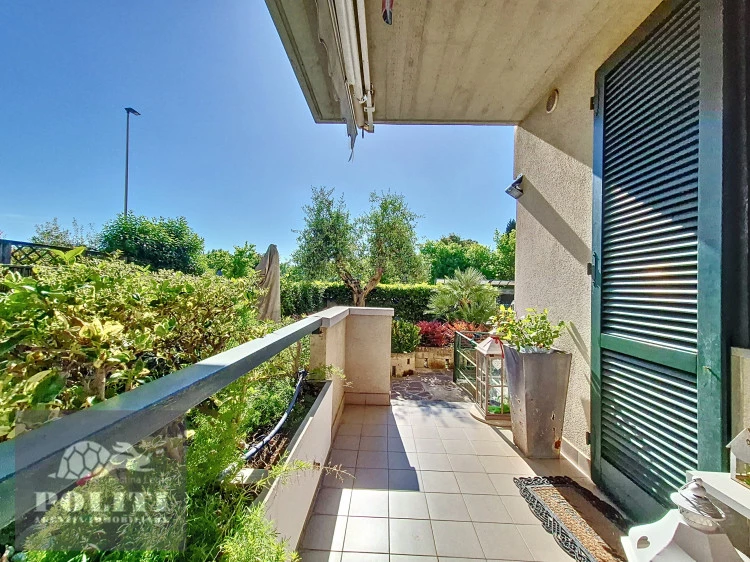 Terrazzo abitabile Appartamento con Seminterrato abitabile e Giardino Privato a Empoli