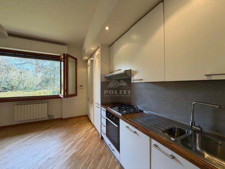 lastra a signa Malmantile 3 vani giardino ristrutturato cucina