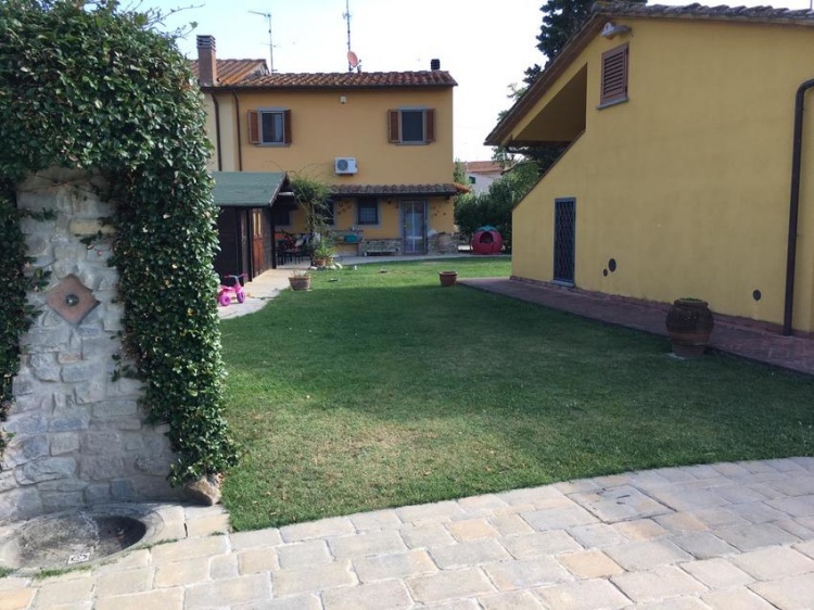 m08-villa-in-vendita-ad-empoli-con-piscina-ampio-giardino