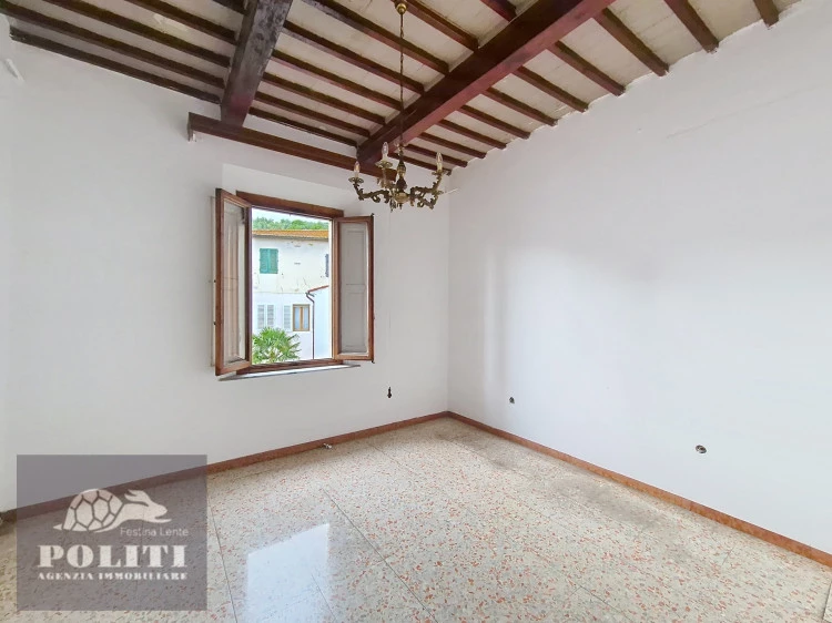 Terratetto con giardino privato libero su quattro lati Capraia e Limite