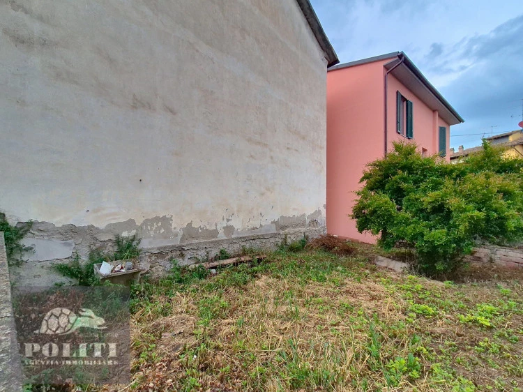 Terratetto con giardino privato libero su quattro lati Capraia e Limite