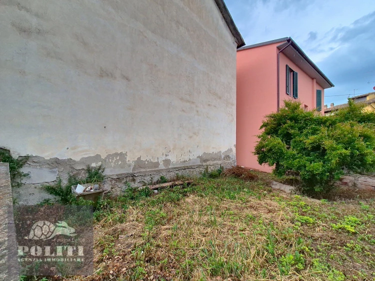 Terratetto con giardino privato libero su quattro lati Capraia e Limite