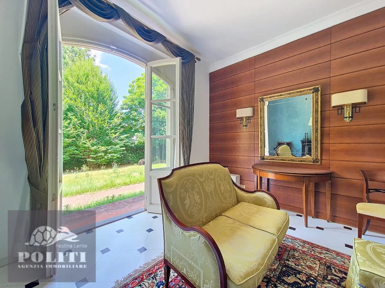 ampio salone con veranda villa signorile libera su quattro lati con ampio giardino privato a Limite Sull'Arno