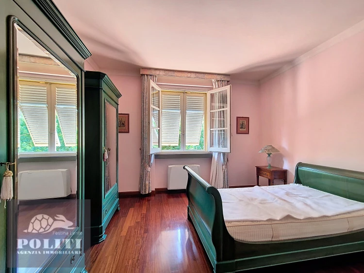 ampia camera da letto villa signorile libera su quattro lati con ampio giardino privato a Limite Sull'Arno