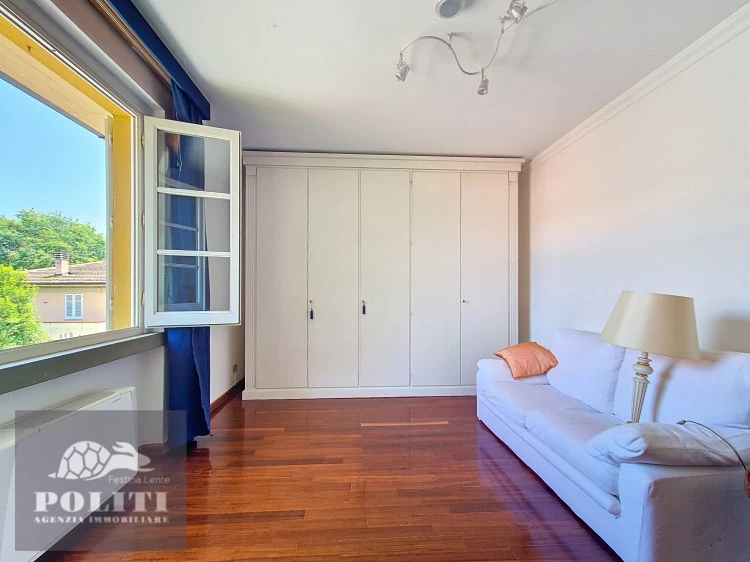 ampia camera da letto villa signorile libera su quattro lati con ampio giardino privato a Limite Sull'Arno