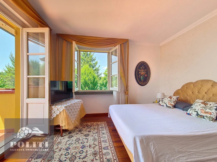 ampia camera da letto villa signorile libera su quattro lati con ampio giardino privato a Limite Sull'Arno