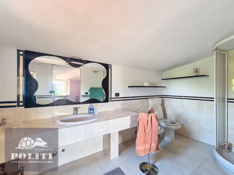 bagno camera da letto villa signorile libera su quattro lati con ampio giardino privato