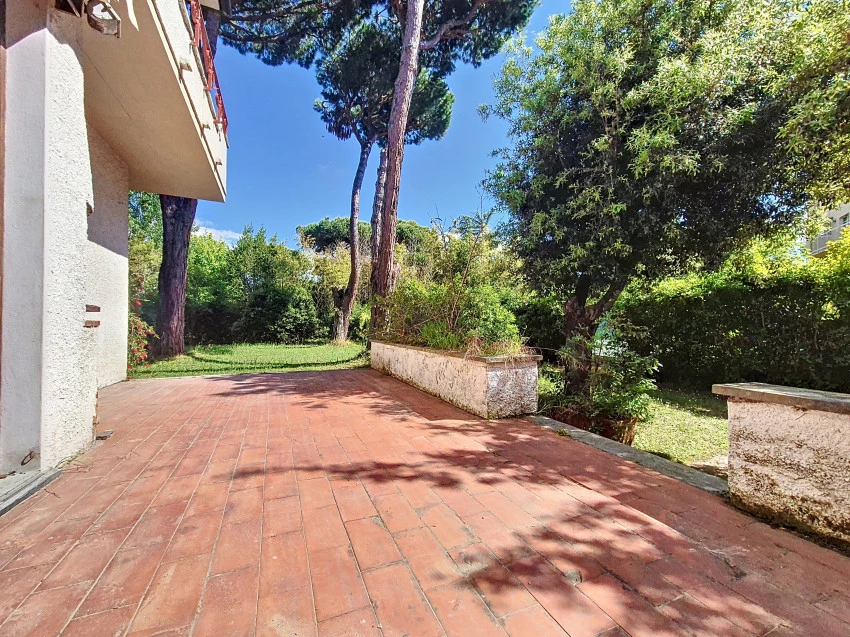 vista dal terrazzo sul giardino