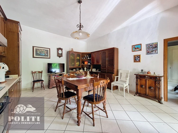 Ampia Cucina abitabile Appartamento su due piani a Montelupo Fiorentino con ampio giardino
