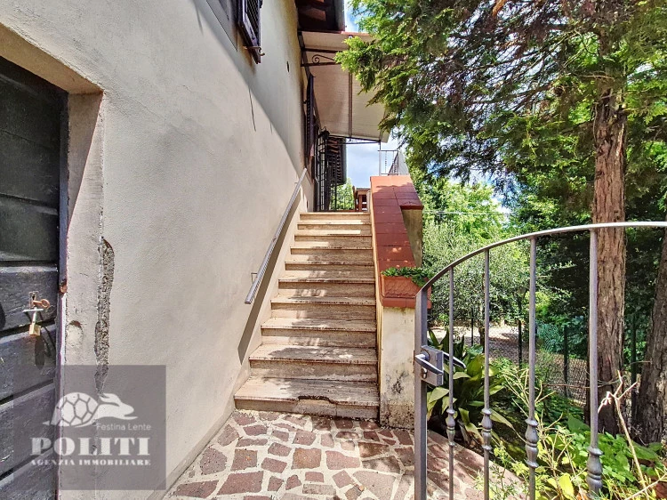 Terrazzo abitabile Appartamento su due piani a Montelupo Fiorentino con ampio giardino