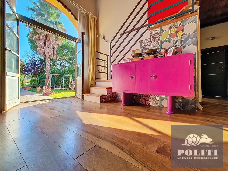 montespertoli colonica in vendita con giardino esclusivo legno in noce nazionale