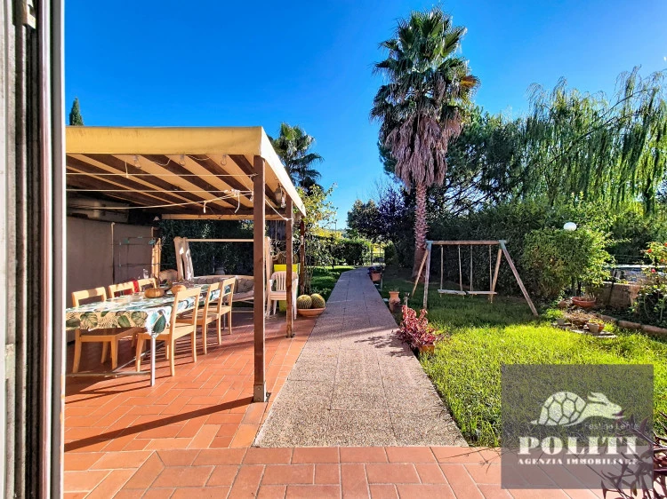 montespertoli colonica in vendita con giardino esclusivo gazzebo
