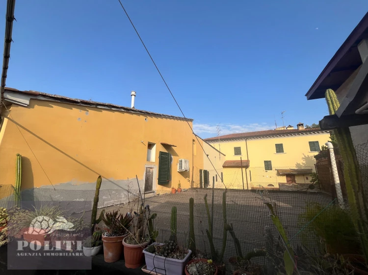 Ampio terrazzo panoramico vivibile bilocale Limite sull'Arno in centro