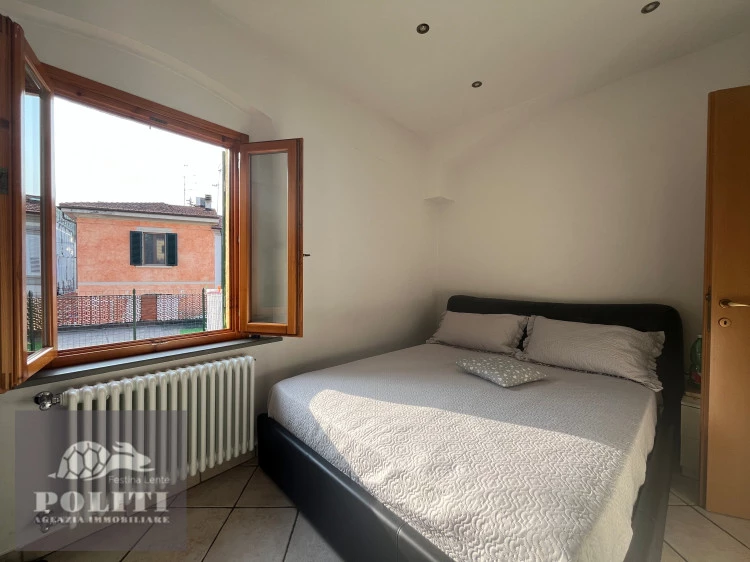 Camera spaziosa matrimoniale con armadio a muro Bilocale a Limite sull'Arno con ampio terrazzo panoramico vivibile