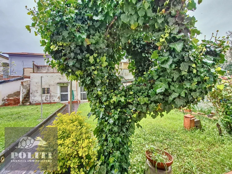 Terratetto sue due piani con ampio giardino privato a Ponzano