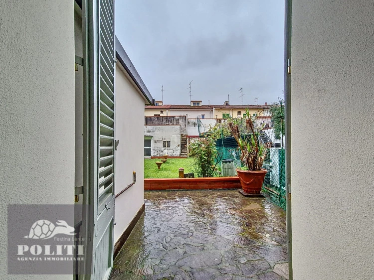 Terratetto sue due piani con giardino privato a Ponzano