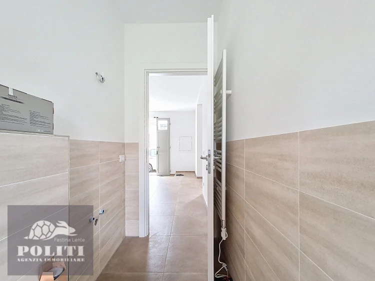 Bagno con doccia Terratetto sue due piani con giardino privato a Ponzano
