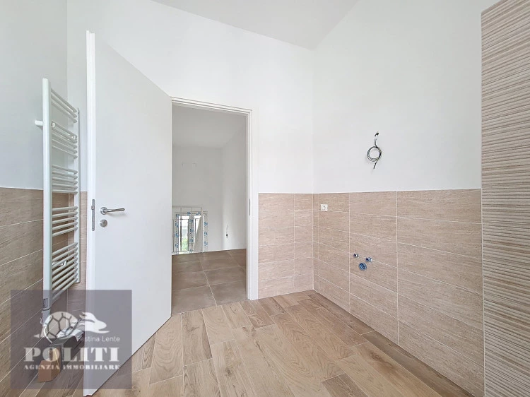 Bagno con doccia Terratetto sue due piani con giardino privato a Ponzano