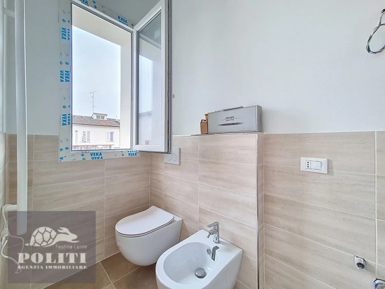 Bagno con doccia Terratetto sue due piani con giardino privato a Ponzano