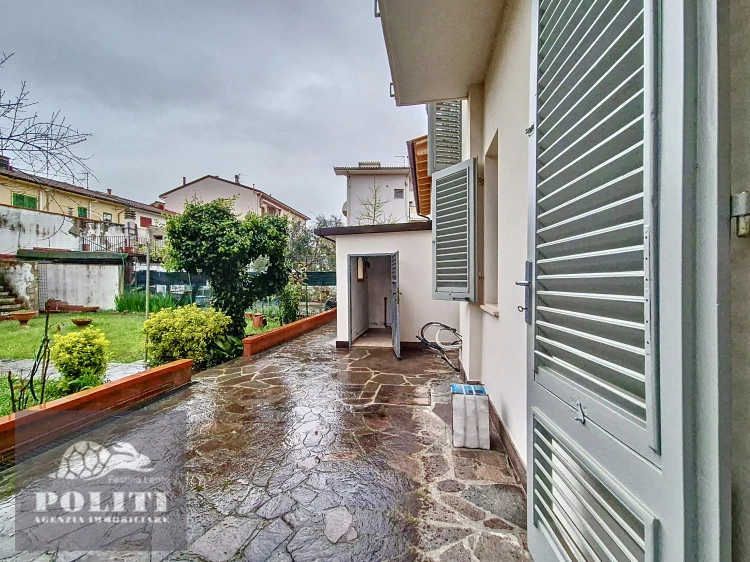 Terratetto sue due piani con ampio giardino privato a Ponzano