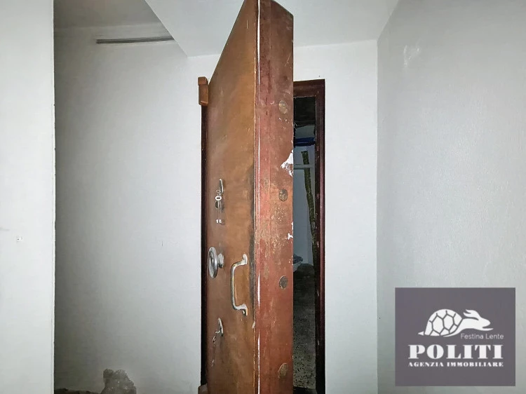 fondo commerciale in vendita via ridolfi empoli ottimo porta blindata