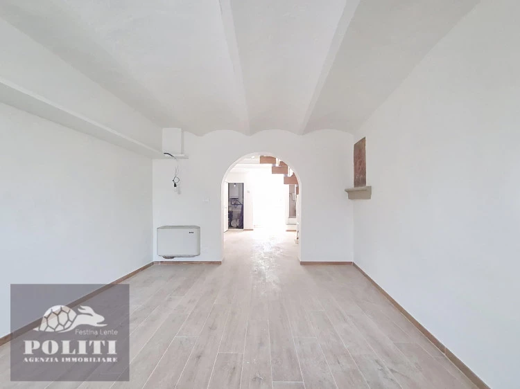 ampia taverna casa cinque vani Empoli zona stazione