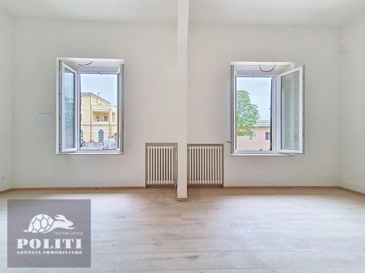 luminoso open space finestrato appartamento Empoli a due passi dalla stazione