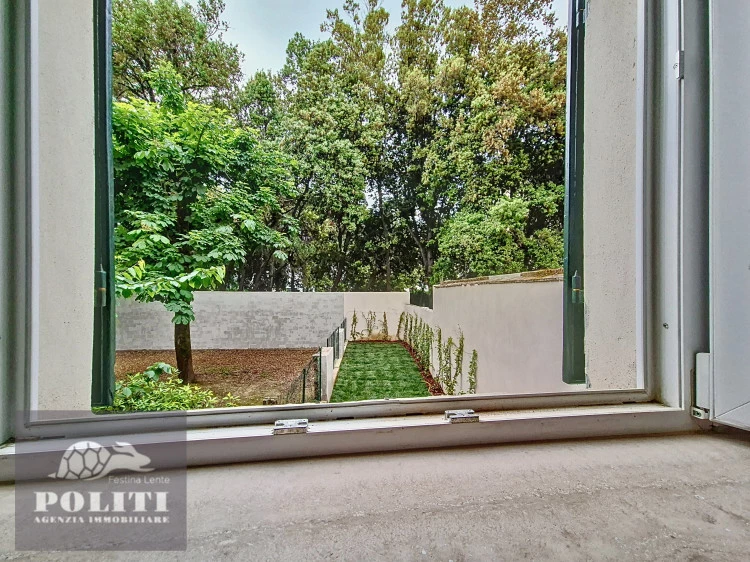 camera con vista su giardino appartamento Empoli a due passi dalla stazione