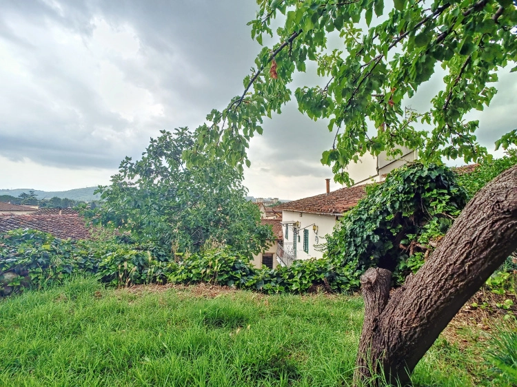capraia e limite appartamento di 3 vani in vendita con vista unica su montelupo
