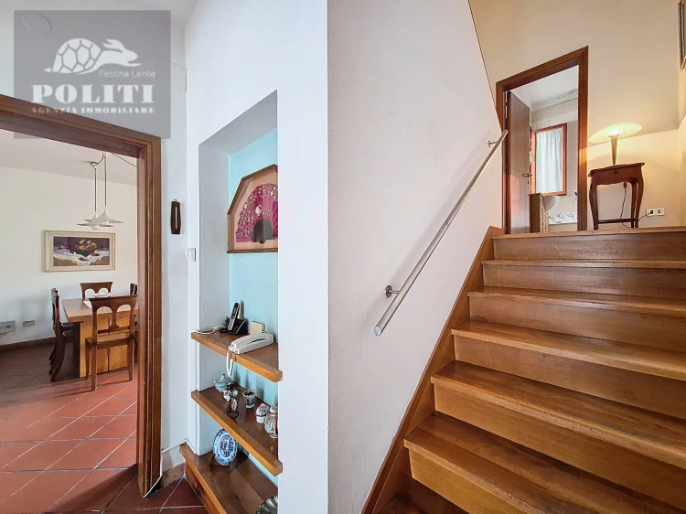 empoli avane terratertto in vendita cucina politimmobiliare scale