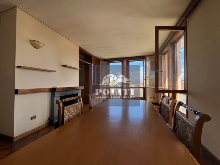 Appartamento luminoso 155 mq frazione di San Miniato con tre camere due bagni due terrazzi ascensore e garage privato