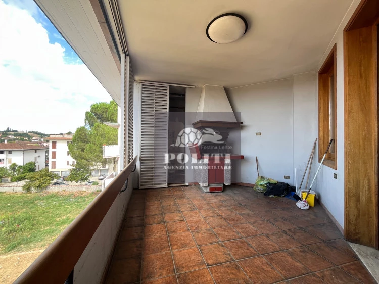 Appartamento signorile luminoso 155 mq frazione San Miniato con tre camere due bagni due terrazzi ascensore e garage privato