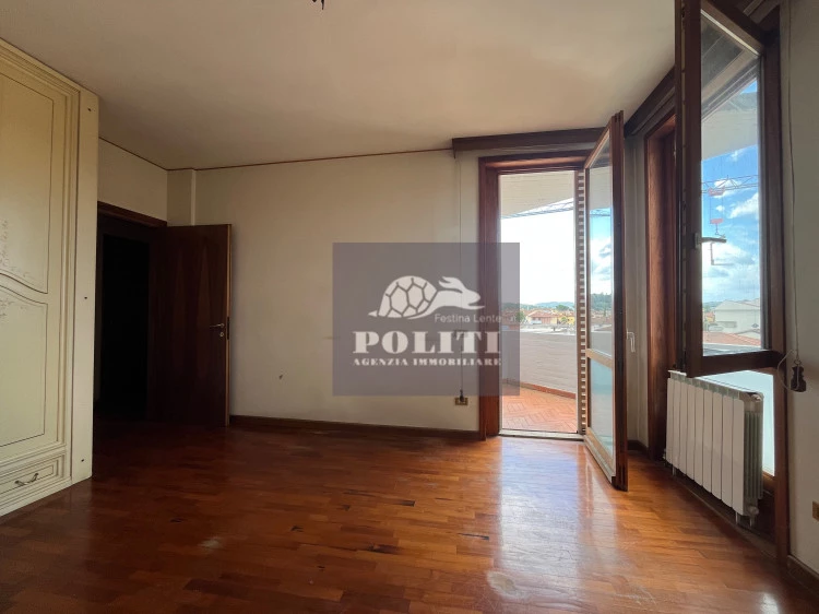 Appartamento signorile luminoso 155 mq frazione San Miniato con tre camere due bagni due terrazzi ascensore e garage privato