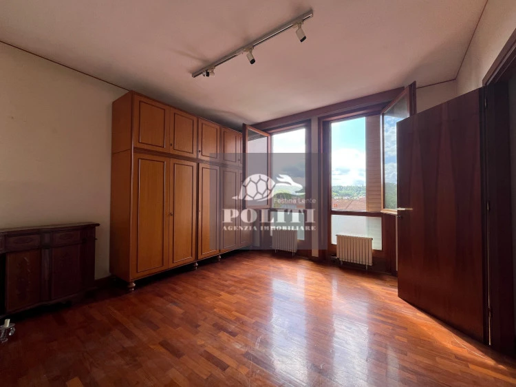 Appartamento signorile luminoso 155 mq frazione San Miniato con tre camere due bagni due terrazzi ascensore e garage privato