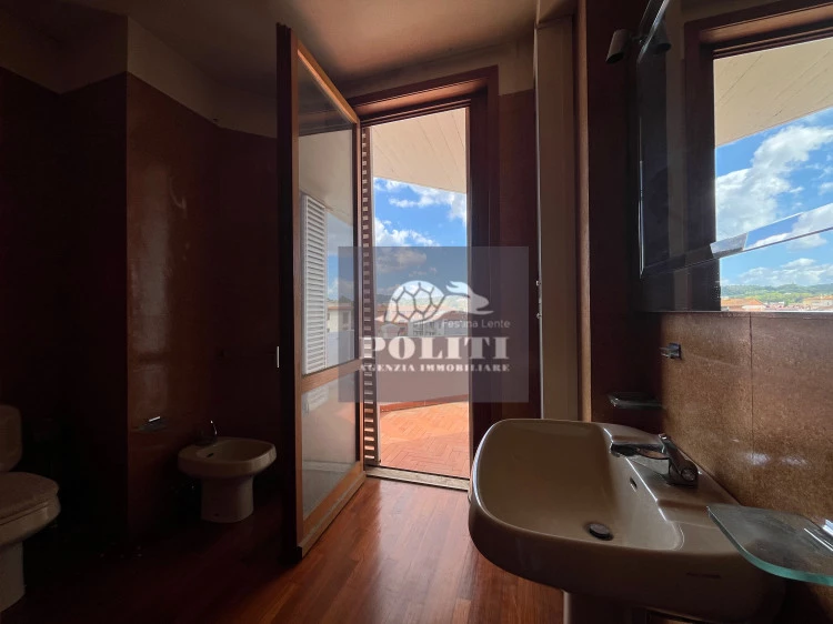 Appartamento signorile luminoso 155 mq frazione San Miniato con tre camere due bagni due terrazzi ascensore e garage privato