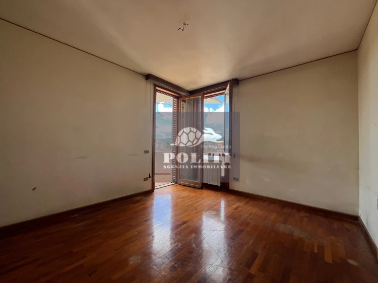 Appartamento signorile luminoso 155 mq frazione San Miniato con tre camere due bagni due terrazzi ascensore e garage privato