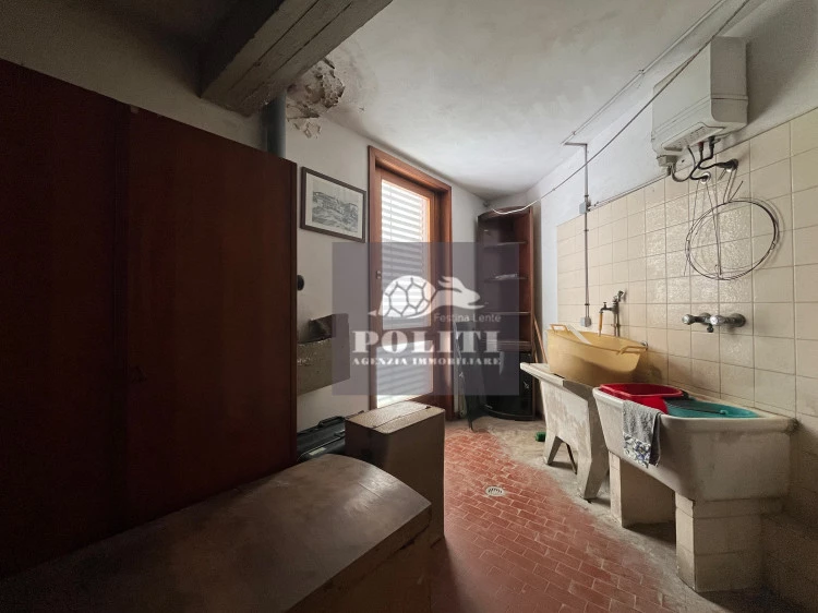 Appartamento signorile luminoso 155 mq frazione San Miniato con tre camere due bagni due terrazzi ascensore e garage privato