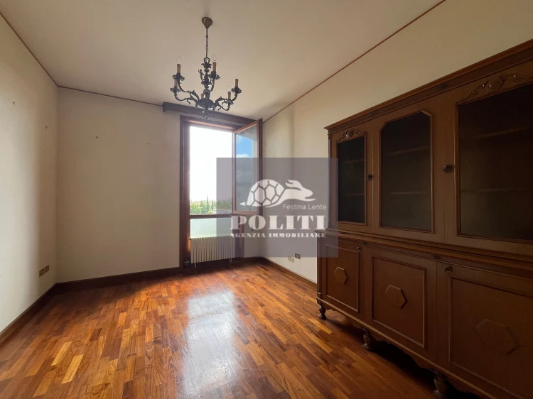Appartamento signorile luminoso 155 mq frazione San Miniato con tre camere due bagni due terrazzi ascensore e garage privato