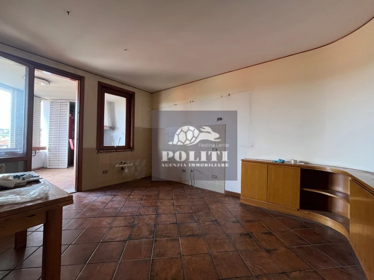 Appartamento signorile luminoso 155 mq frazione San Miniato con tre camere due bagni due terrazzi ascensore e garage privato