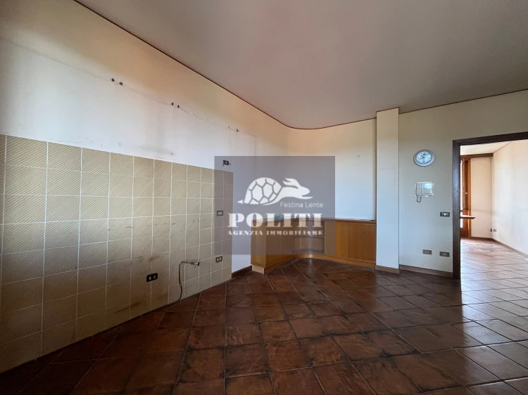 Appartamento signorile luminoso 155 mq frazione San Miniato con tre camere due bagni due terrazzi ascensore e garage privato
