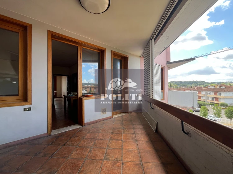 Appartamento signorile luminoso 155 mq frazione San Miniato con tre camere due bagni due terrazzi ascensore e garage privato