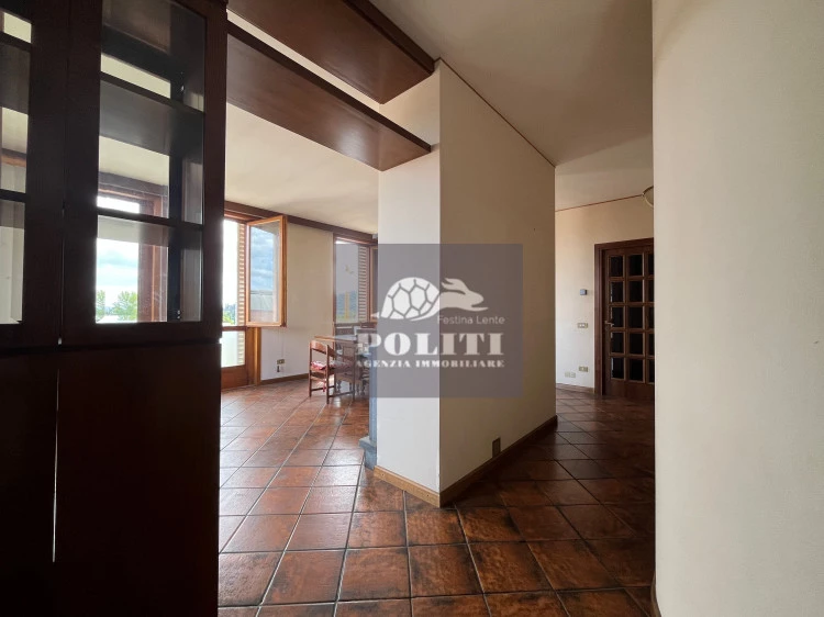 Appartamento luminoso 155 mq frazione di San Miniato con tre camere due bagni due terrazzi ascensore e garage privato