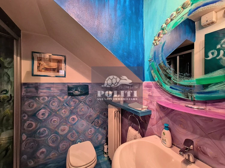 Ampio bagno finestrato villa bifamiliare ottima zona residenziale montelupo fiorentino