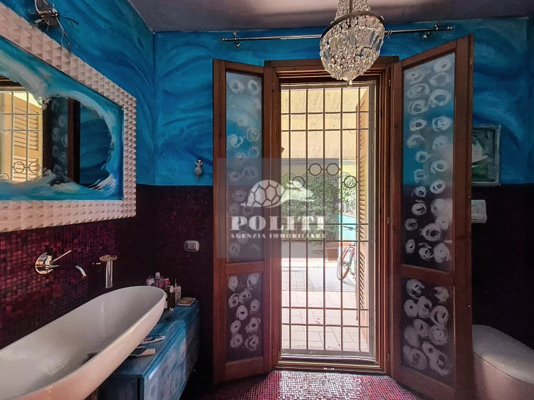 Ampio bagno finestrato villa bifamiliare ottima zona residenziale montelupo fiorentino
